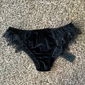 Killstar Velvet and Lace Panties Sz M NWT